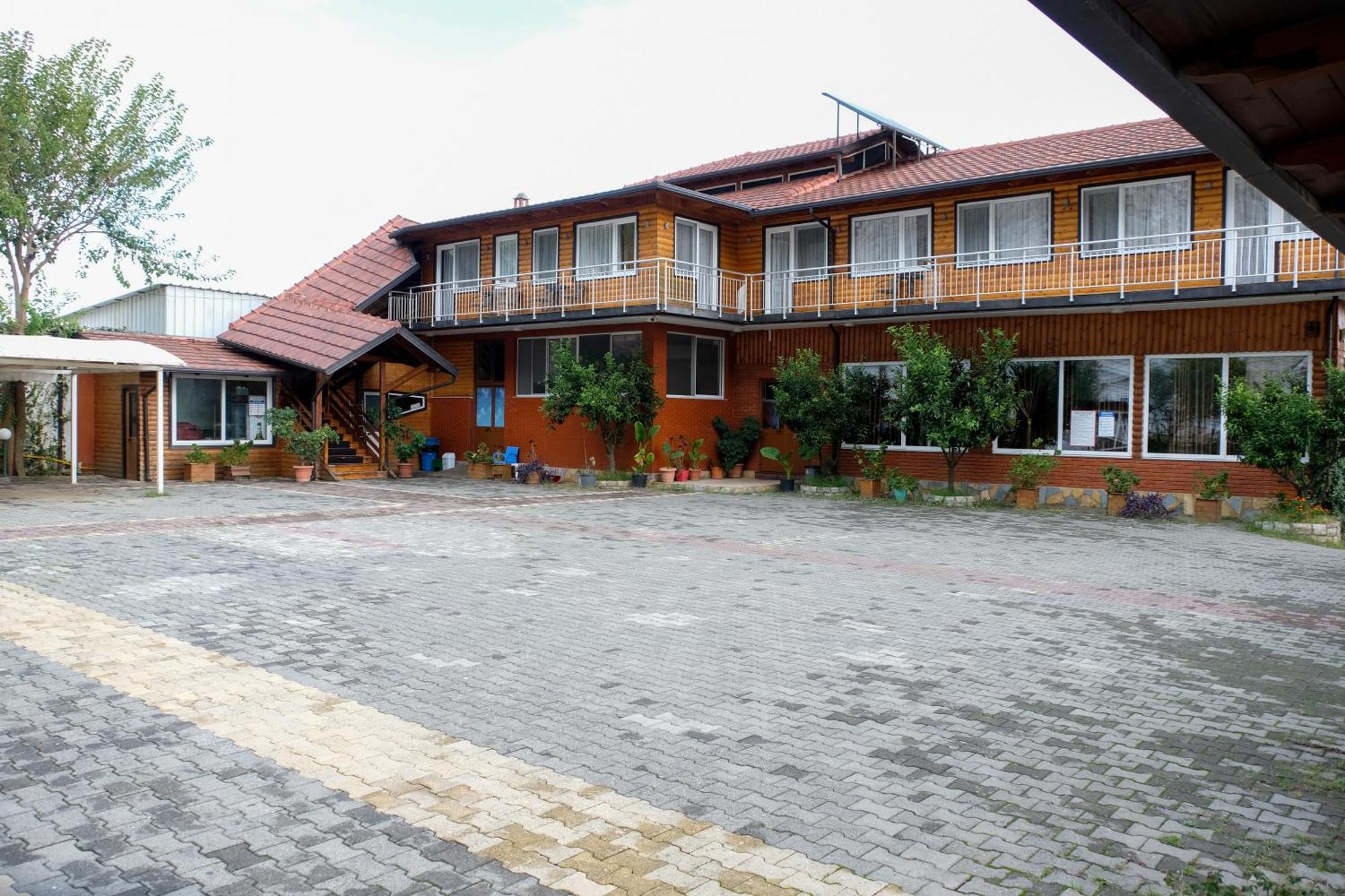 Buna Park Hotel Shkoder Exterior photo