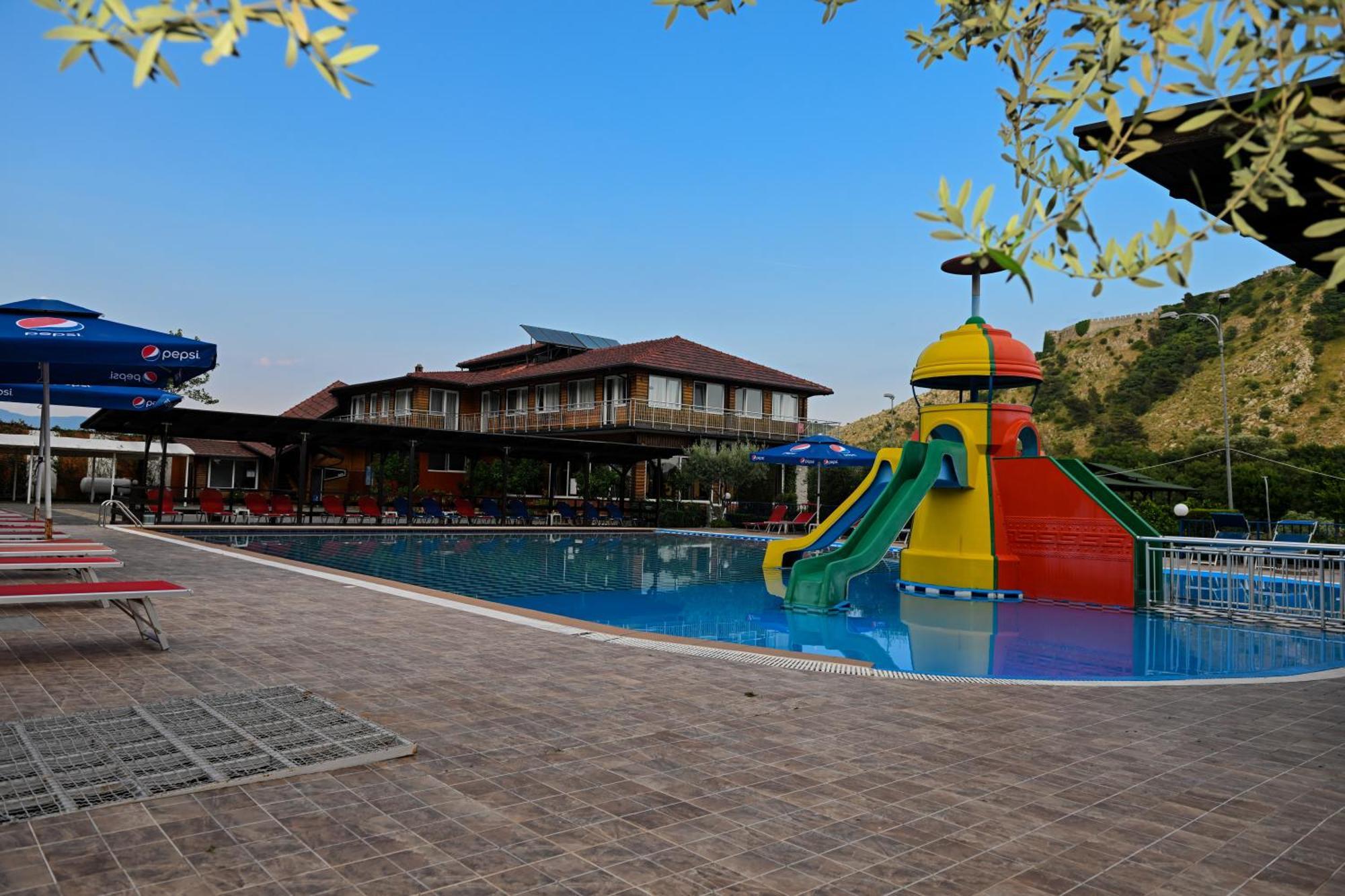 Buna Park Hotel Shkoder Exterior photo