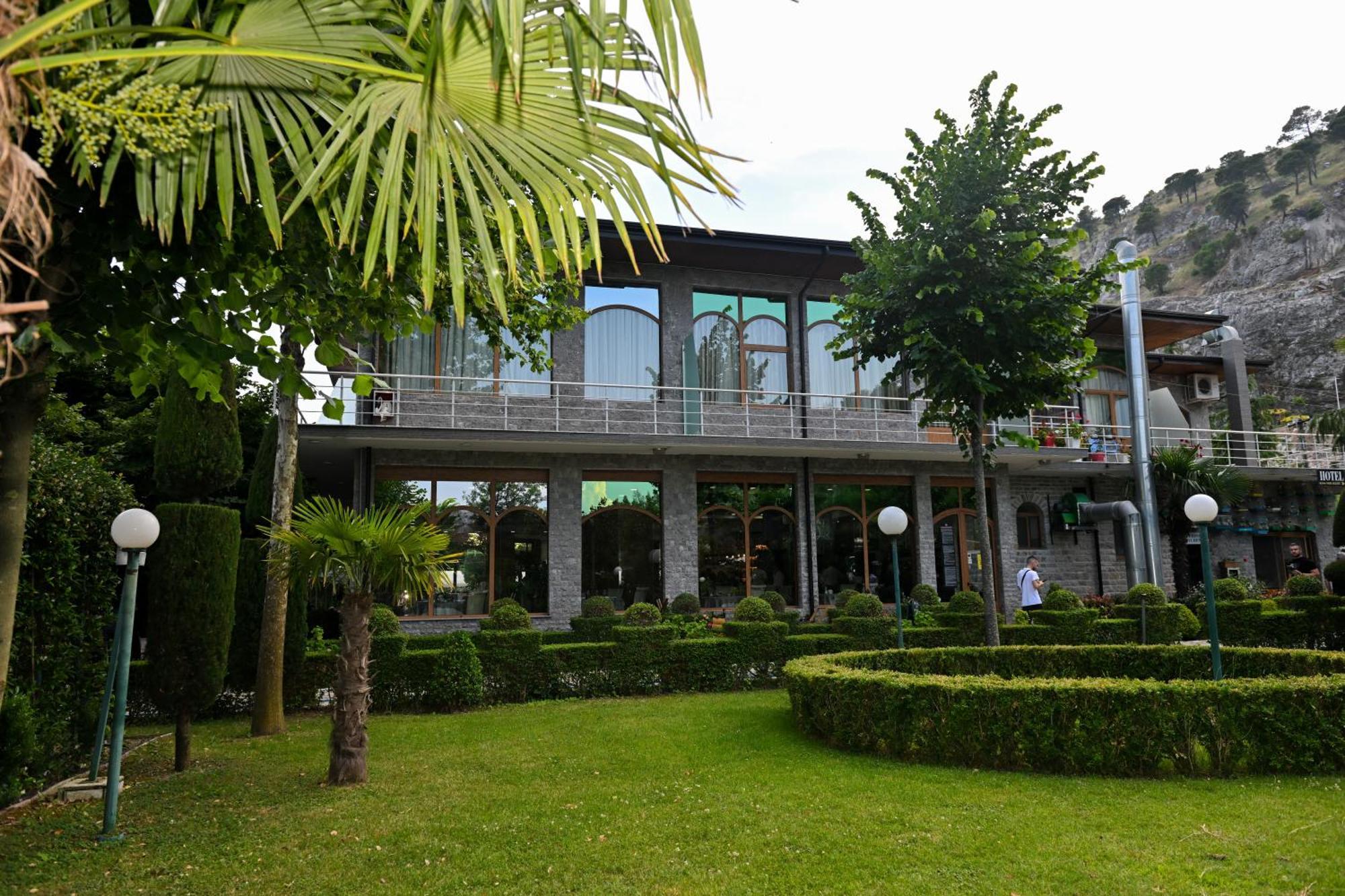 Buna Park Hotel Shkoder Exterior photo
