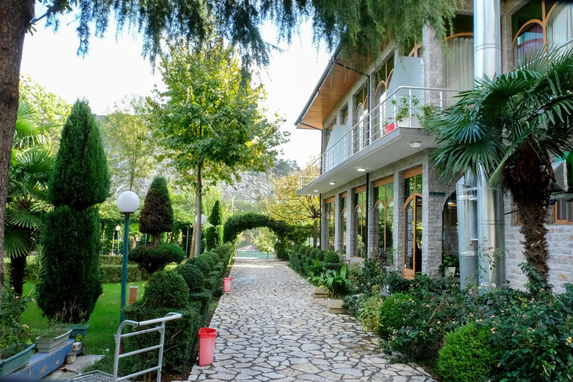 Buna Park Hotel Shkoder Exterior photo