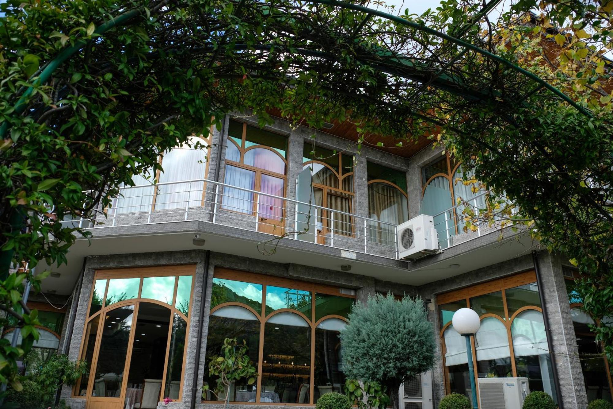 Buna Park Hotel Shkoder Exterior photo