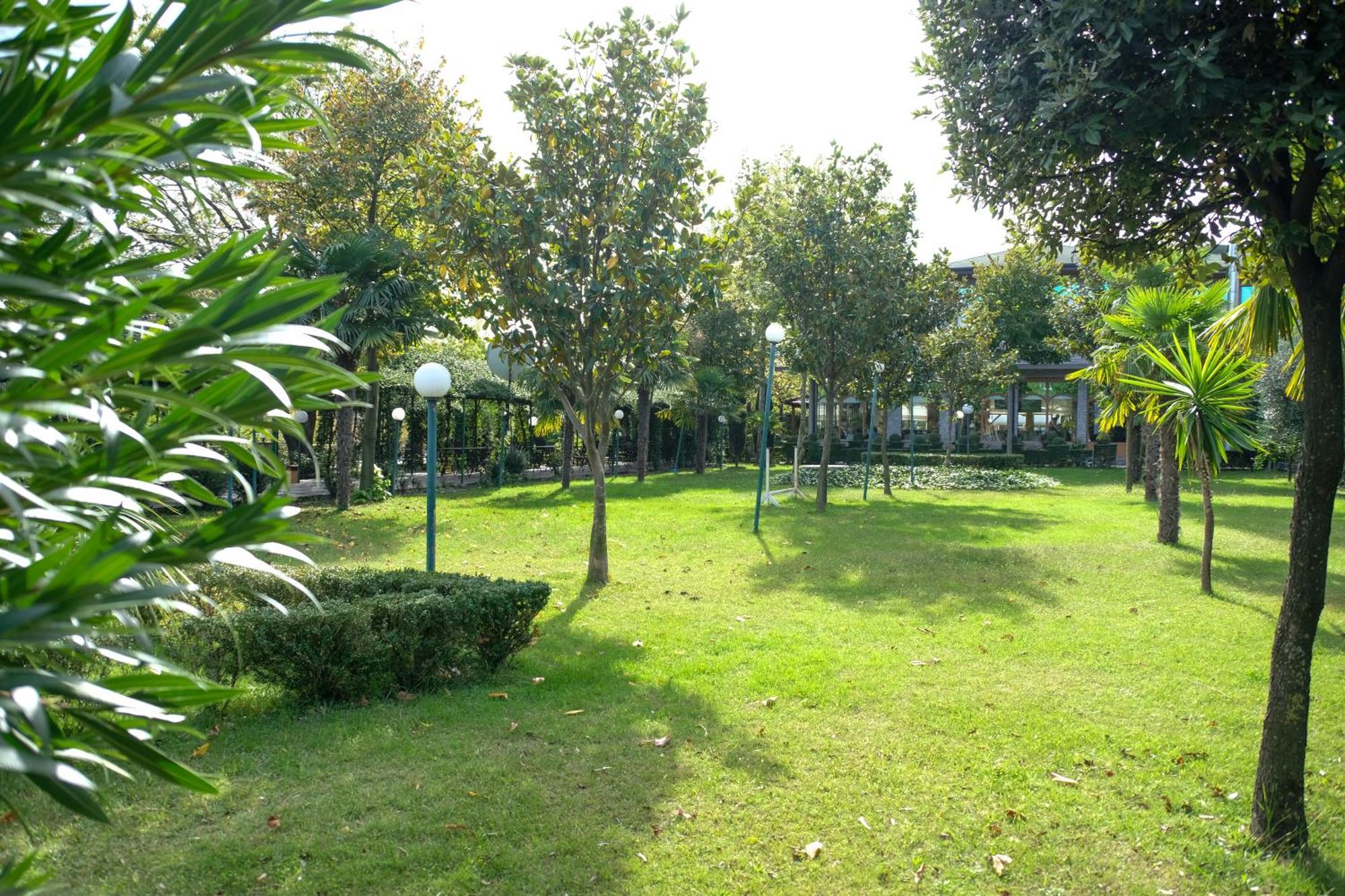 Buna Park Hotel Shkoder Exterior photo