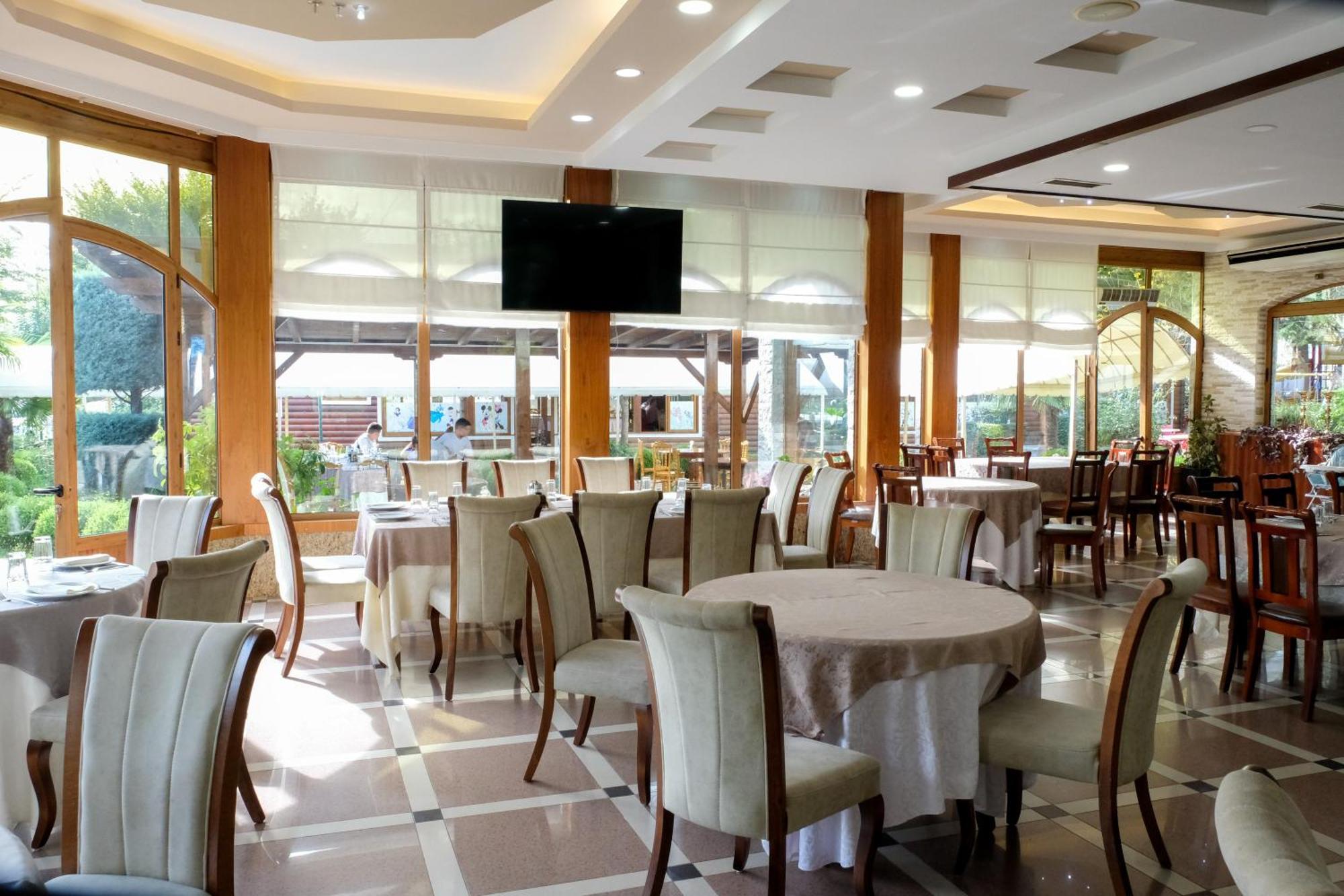 Buna Park Hotel Shkoder Exterior photo