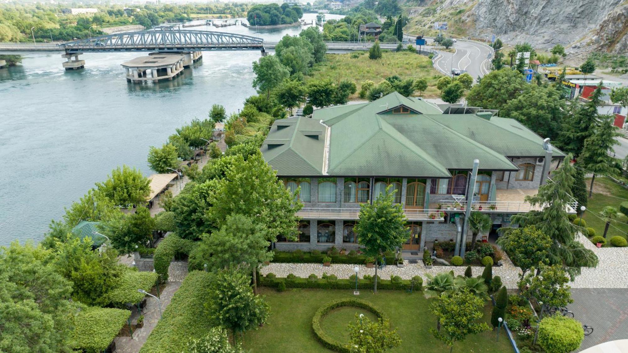 Buna Park Hotel Shkoder Exterior photo