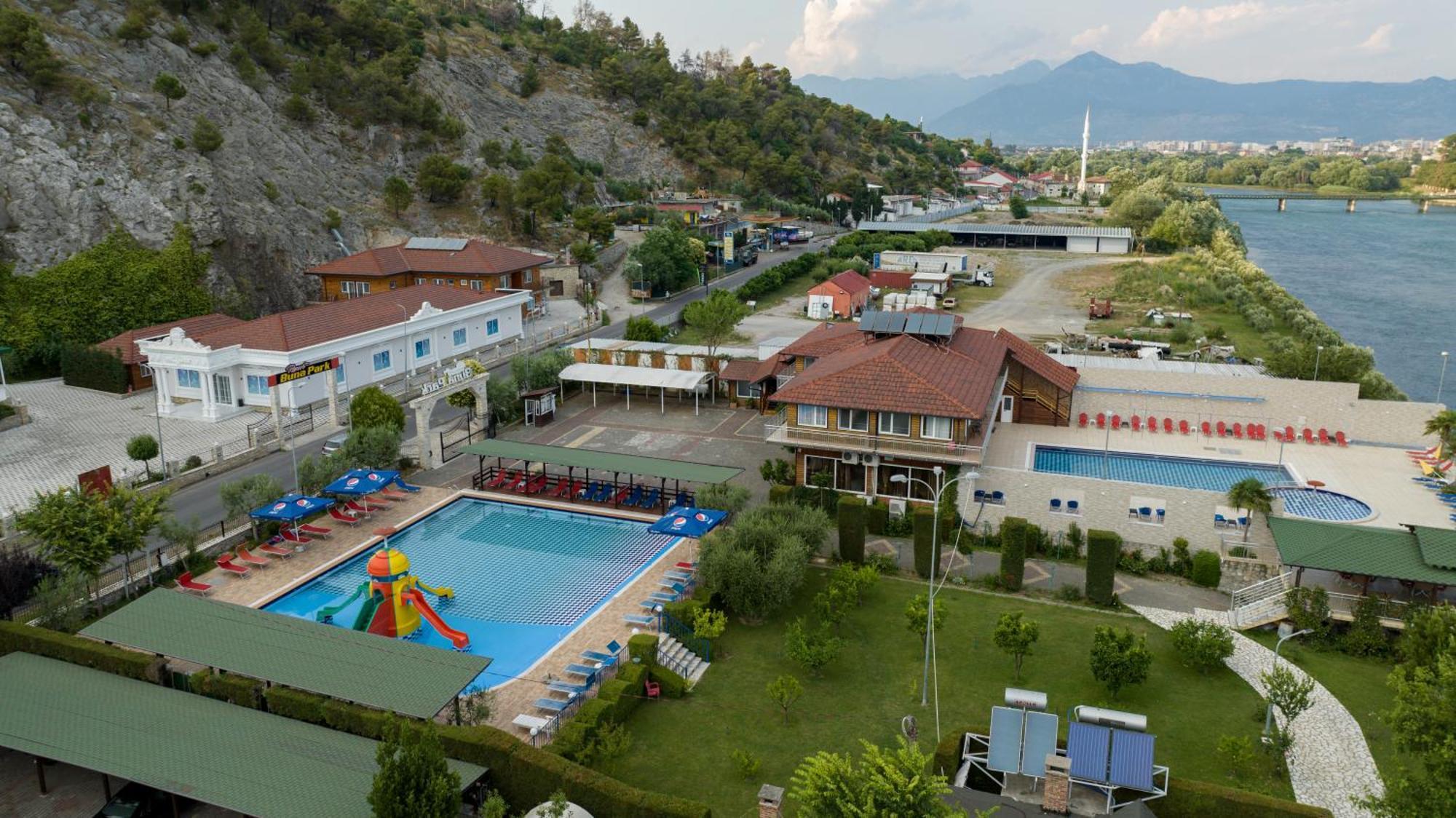 Buna Park Hotel Shkoder Exterior photo