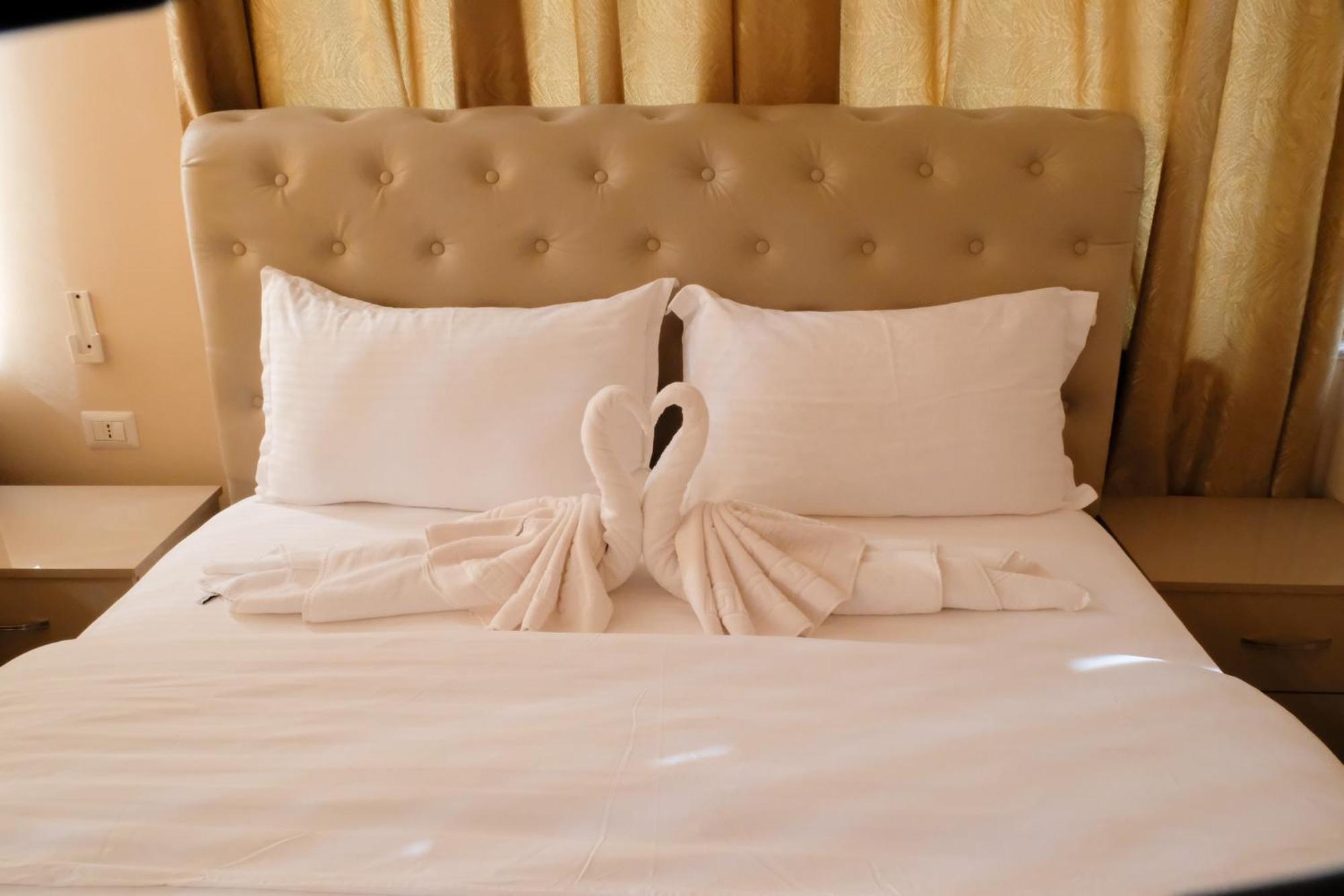 Buna Park Hotel Shkoder Exterior photo